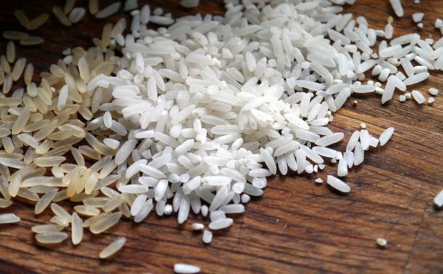 rýže na stole